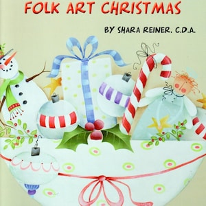 Può includere: Un'illustrazione stravagante intitolata "SHARA'S FUNKY FOLK ART CHRISTMAS" con un pupazzo di neve, regali, ornamenti e un bastoncino di zucchero. L'opera d'arte è in una ciotola con un fiocco rosso, e il testo "PUBLISHED BY: CABIN CRAFTERS PUBLISHING" è in basso.