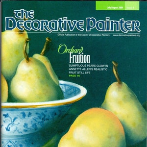 Puede incluir: La portada de la revista "The Decorative Painter" presenta una pintura de naturaleza muerta de peras. Las peras son amarillas y verdes, con un cuenco azul y blanco. El texto dice "Orchard Fruition" y "Fruit Still Life".