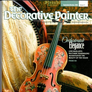 Puede incluir: Un violín rojo con intrincados diseños florales pintados en el cuerpo. El violín está apoyado en una silla con un patrón floral. El texto "Orchestrated Elegance" es visible en la imagen.