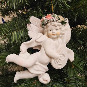Lot of 3 Vintage 6&quot; White Faux Ceramic Plaster Plastic Cherub Angel with Floral Garland and Instrument Craft Christmas Ornaments