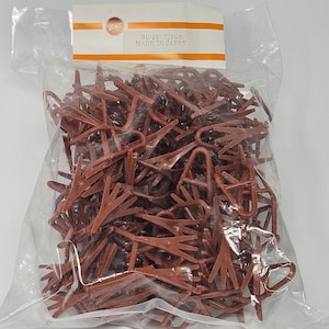Bulk Pack of Zim&#39;s Vintage Brown Plastic Bird Legs Feet for Crafts, 3 sizes