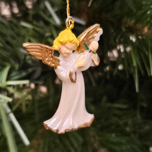 Lote de 12 anjos de plástico branco em miniatura vintage de 1-3/8&quot; com enfeites de Natal para artesanato de instrumentos