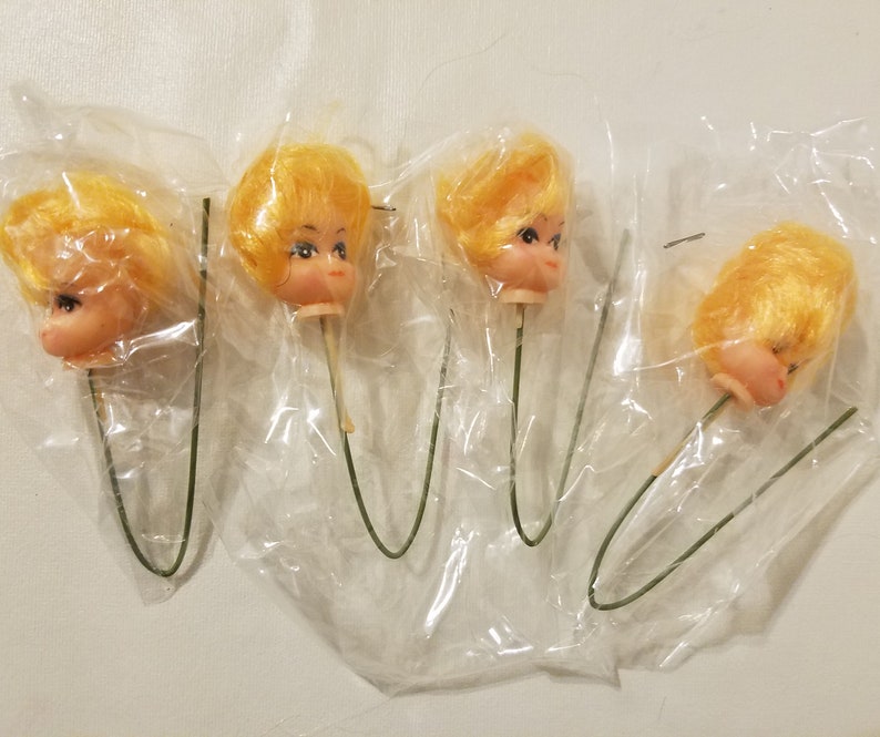Black 3 Vinyl Girl Heads on Wire Pick Blonde Brunette