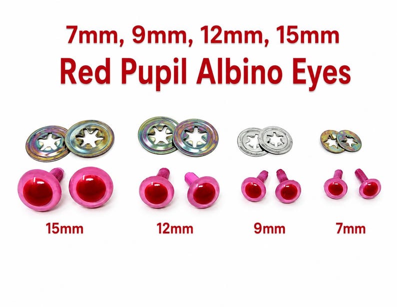Puede incluir: Una colecci&oacute;n de ojos de albino con pupila roja en tama&ntilde;os de 7mm, 9mm, 12mm y 15mm. Cada juego incluye dos ojos de pl&aacute;stico con bordes rosas y centros rojos, junto con dos arandelas met&aacute;licas. El texto 7mm, 9mm, 12mm, 15mm Red Pupil Albino Eyes es visible.