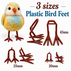 Può includere: Un uccellino in lana infeltrita blu e gialla, abbinato a tre misure di zampe per uccelli in plastica marrone. Il testo recita 3 sizes, Plastic Bird Feet, 43mm, 25mm e 20mm. Le zampe in plastica marrone sono mostrate da varie angolazioni.