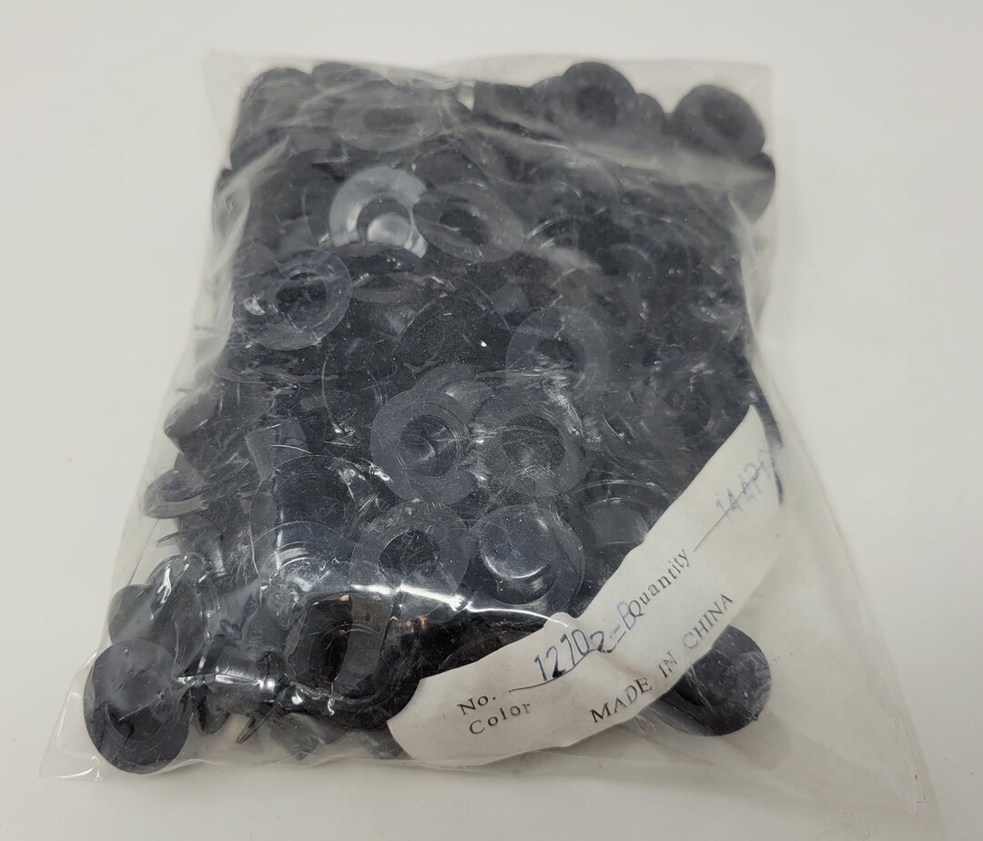 Wholesale Bag 144 Pcs Darice Miniature 3/4" Black Plastic Top Hats for
