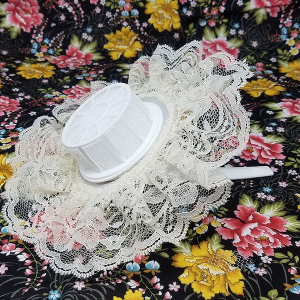 Darice Wedding Bridal Flower Girl Bouquet Cream Lace Collar in 6" or 8" with Small Bouquet Holder