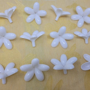 Pack of 12 White Plastic Artificial Daisy Flower Tops for Beading Crafts
