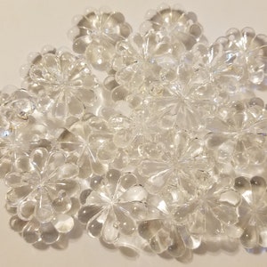 Pack of 25 Crystal Clear Acrylic Plastic Large 30mm Flower Beads Charms Pendants