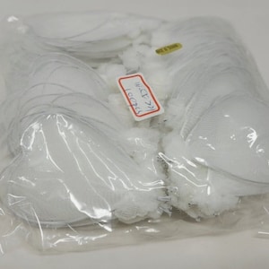 May include: A package of white heart-shaped decorations. The package contains 100pcs of white heart-shaped decorations.