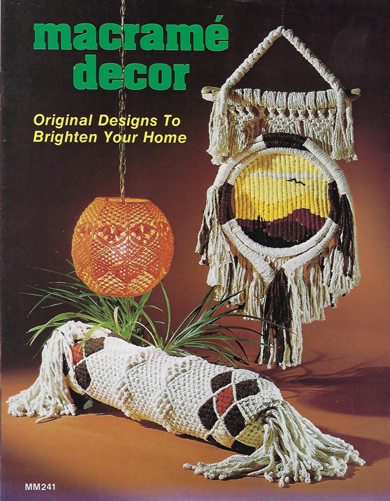 Livre Vintage Macrame Wallworks - 12 Suspensions Murales & 4 Tables Suspendues - Craft Publications