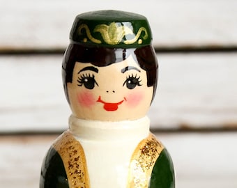 Russian classic matryoshka doll wooden hand painted toy 004184