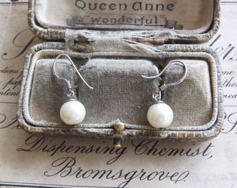 Lovely Elegant Vintage 1970s Pearl Drop Earrings on sterling silver hooks
