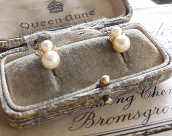 Lovely Dainty Vintage 1970s 18ct Gold Plated PEARL Stud Earrings with austrian crystals