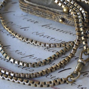 Fabuloso collar de eslabones de cadena largo antiguo victoriano en oro champán con cierre de clip de perro