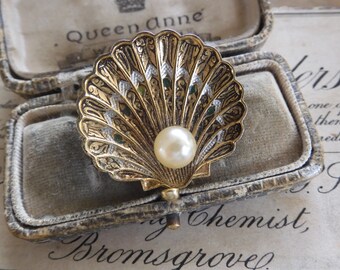 Stunning Vintage 1950s Decorative 18ct Gold Plated PEARL Cockleshell Brooch