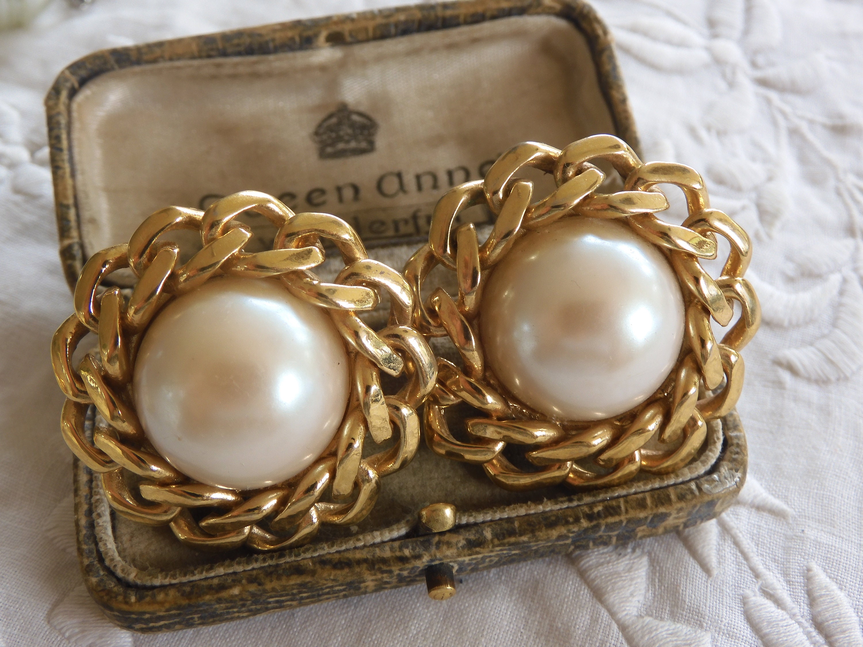 Lovely Decorative Vintage 1980s 18ct Gold Plated PEARL Clip on 