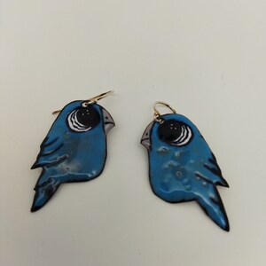 Parrots bleus, boucles d'oreilles fantaisie, émaux sur cuivre et argent image 3