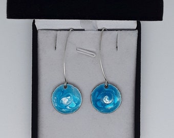 Boucles d'oreilles pendantes rondes bleu turquoise, fermoirs crochet arabesque en argent 925/1000- Émaux sur argent-artisanat made in France