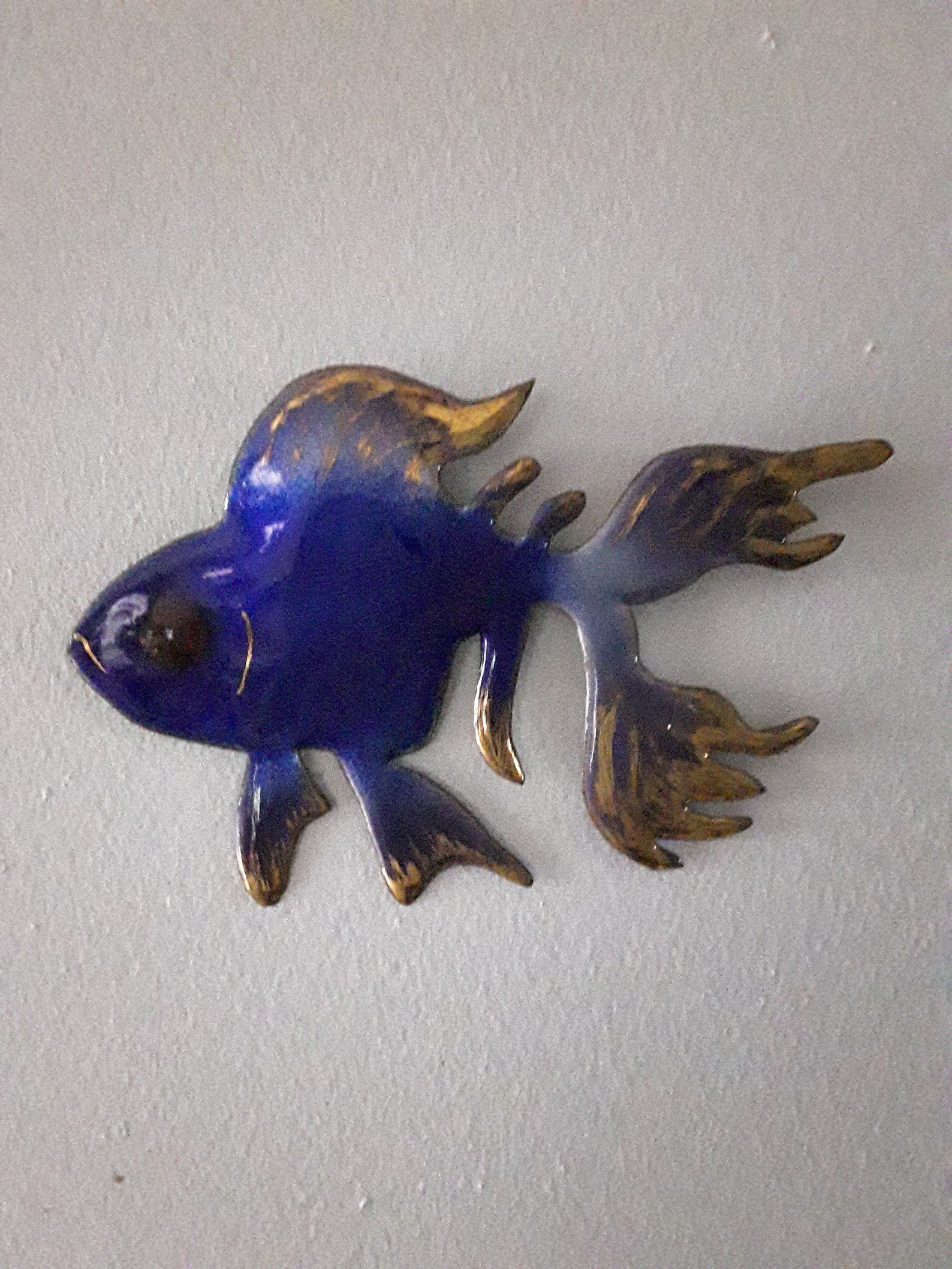 Grande Broche Vintage Poisson En Or - Émaux Bleu Et Jaune, état Impeccable, Référence 1801