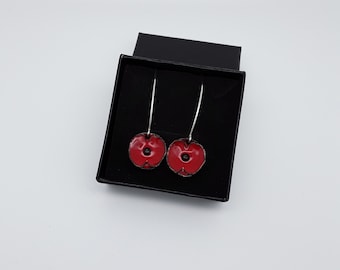 Poppy earrings, enamels on copper, sterling silver hooks handmade and designed by Les z'émaux