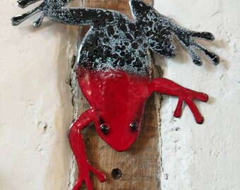 Décoration murale rouge et noire- Grenouille- Émaux sur cuivre.