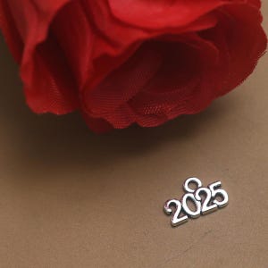100pcs Antique Year 2025 Charm pendants