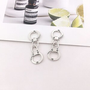 10 pcs 11x30mm Antique silver Vintage Handcuffs Charms connector