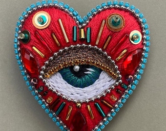 Pin corazón ojo bordado ROJO