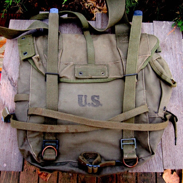 Military Backpack US War Memorabilia 1950's Green Canvas Bag Vintage Collectible