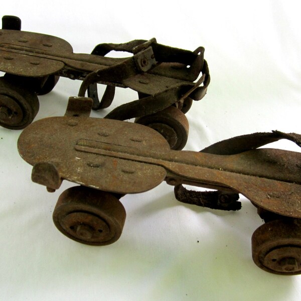 Roller Skates Cool Home Decor Sidewalk Rusty Adjustable Vintage Retro Toys