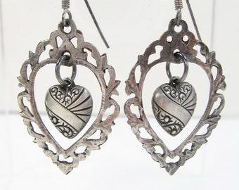 Vintage sterlingzilveren bedeloorbellen met gezwollen hart en opengewerkte steek van Vintage Delights Too
