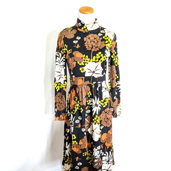 SALE Vintage 70s dress black white brown orange green floral flower print long sleeves high collar fall Thanksgiving Curette size medium m