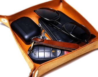 Handmade Leather Valet Tray - Dice Tray - Minimalist Decoration