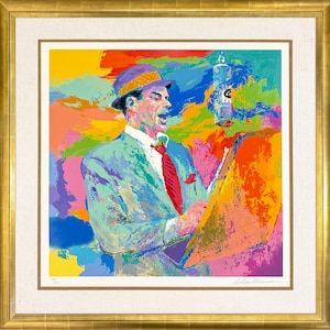 Peut inclure: Impression coloré d'art pop d'un homme en costume et chapeau chantant, tenant une partition. L'œuvre présente des coups de pinceau vibrants dans les tons de bleu, vert, rouge, jaune et violet. Une bouteille avec un logo est suspendue au-dessus de la tête de l'homme.