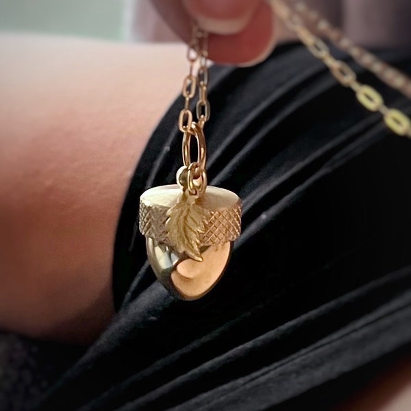 Oak Leaf Acorn Locket Necklace Golden Brass Custom Secret Message Acorn Box, Amulet Hidden Talisman Pendant Living Locket for Mourning