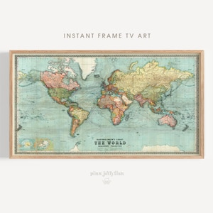 Puede incluir: Una impresión de arte mural rectangular que presenta un mapa mundial de estilo vintage titulado Bartholomew's Chart The World Mercator's Projection. El mapa muestra los continentes en tonos apagados de verde, bronceado y rosa sobre un fondo de océano azul claro.