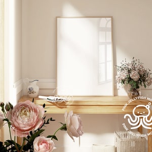 Maqueta de marco interior, reflexión, realista, maqueta de póster de rosas rosadas de entrada, objeto inteligente psd, relación 5x7, relación ISO, oficina, V14