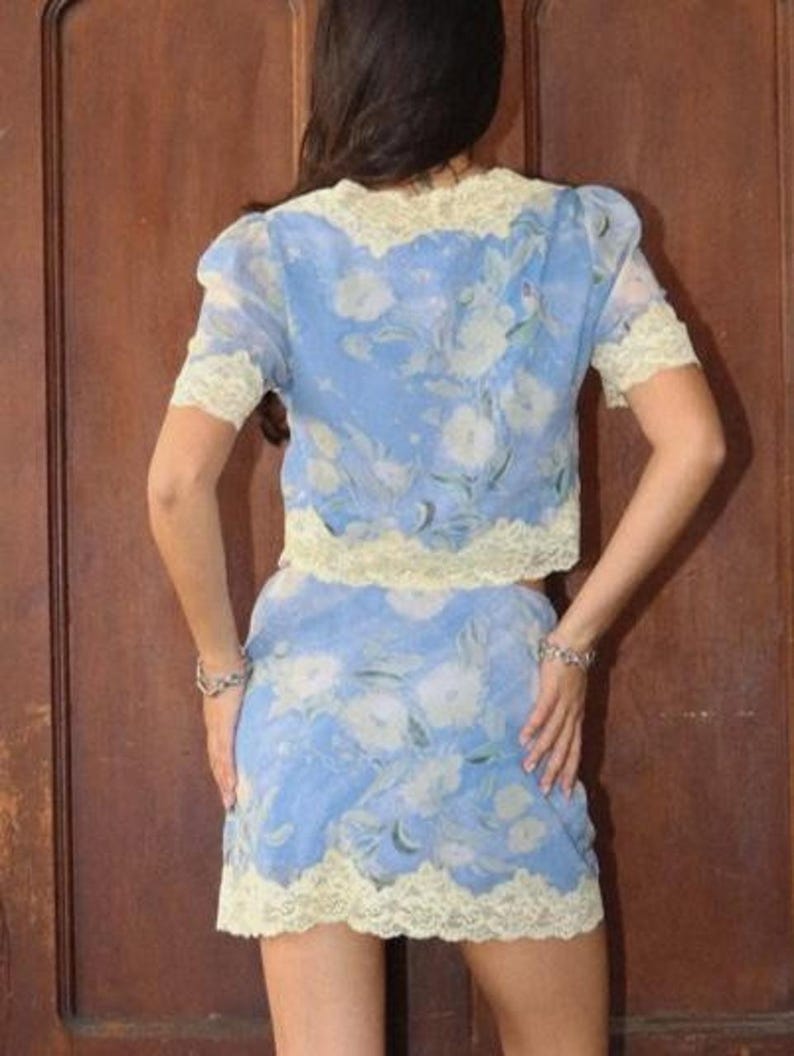 NEW women’s boutique blue floral yellow lace blouse image 3