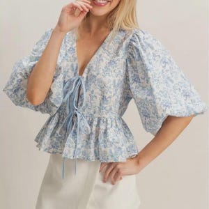 New Women’s boutique blue floral tea party puff sleeve prairie blouse