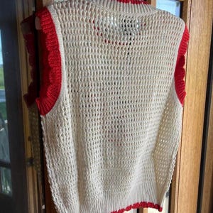 Brandneues, ärmelloses Stricktop mit Tomatenstickerei aus einer Boutique für Damen Bild 8