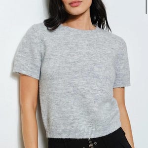 NEW women’s boutique heather gray short sleeve sweater top