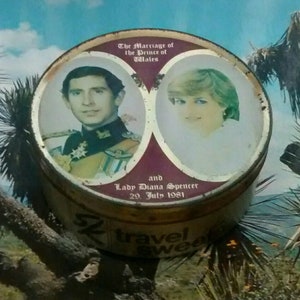 Vintage 1980s Prince Charles & Diana Royal Wedding Commemorative Sweet Tin