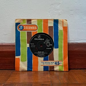 60s 7&quot; Vinyl Cliff Richard & The Shadows Single Bachelor Boy Vintage Music