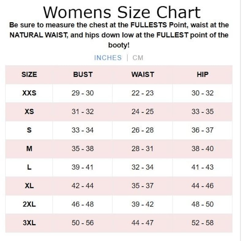 Op de afbeelding: Een maattabel voor dameskleding, met afmetingen in inches en centimeters. De tabel bevat borst-, taille- en heupmaten voor maten XXS tot 3XL. De tekst geeft aan waar te meten.