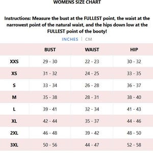 Op de afbeelding: Een maattabel voor vrouwen in inches en centimeters. De tabel toont de borst-, taille- en heupmaten voor maten XXS tot 3XL.