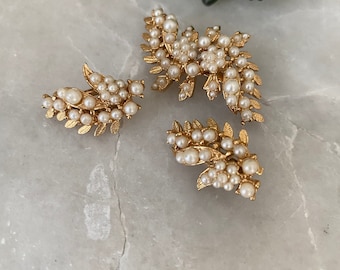 Vintage Earrings, 1960s Earring Jewelry Set, Leaves and Faux Pearls Brooch, Vintage Clip on Earrings, Bridal Jewelry Set, Gift for her