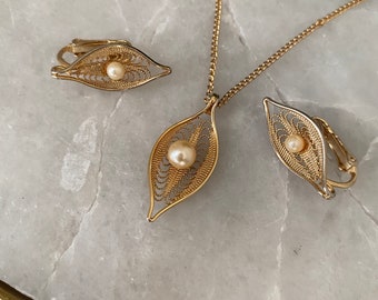 Vintage Earrings, Sarah Cov Earrings, Sarah Covington Set, Vintage Necklace and Earring Set, Gold leaves with pearls