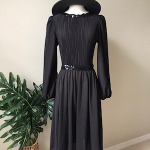 Vintage Kleid, 1960er Jahre Minimalist Schwarzes Kleid Retro Mod Pailletten von Boston Maid