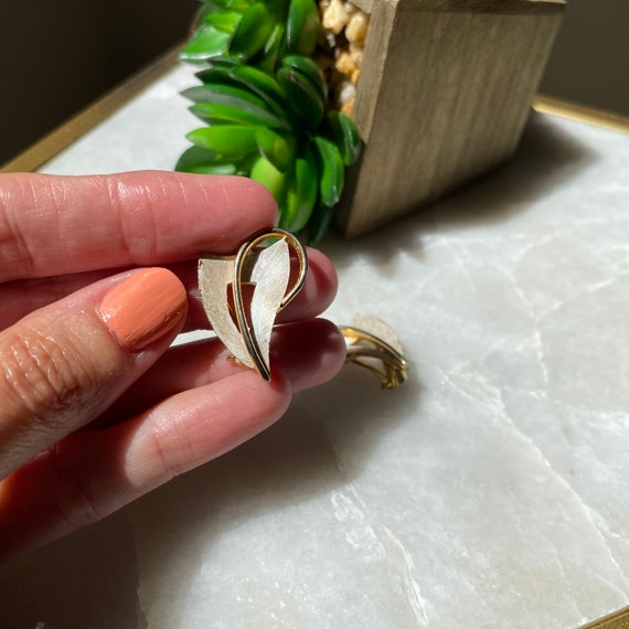 Vintage JJ Enamel Brooch and Clip-on Earring Set - image 8